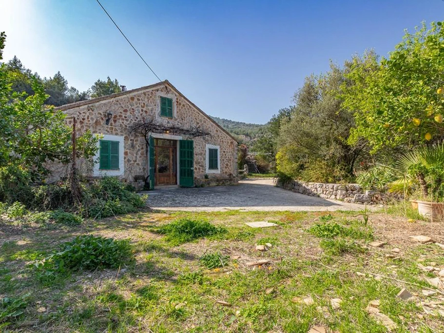 Traditional Mallorca finca used for regular property checks
