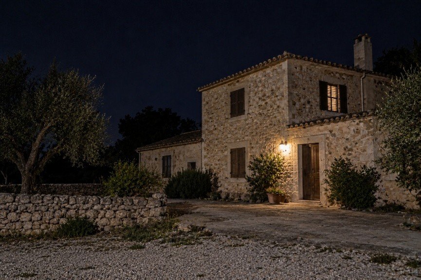 Mallorca-property-at-night, overnight pet care